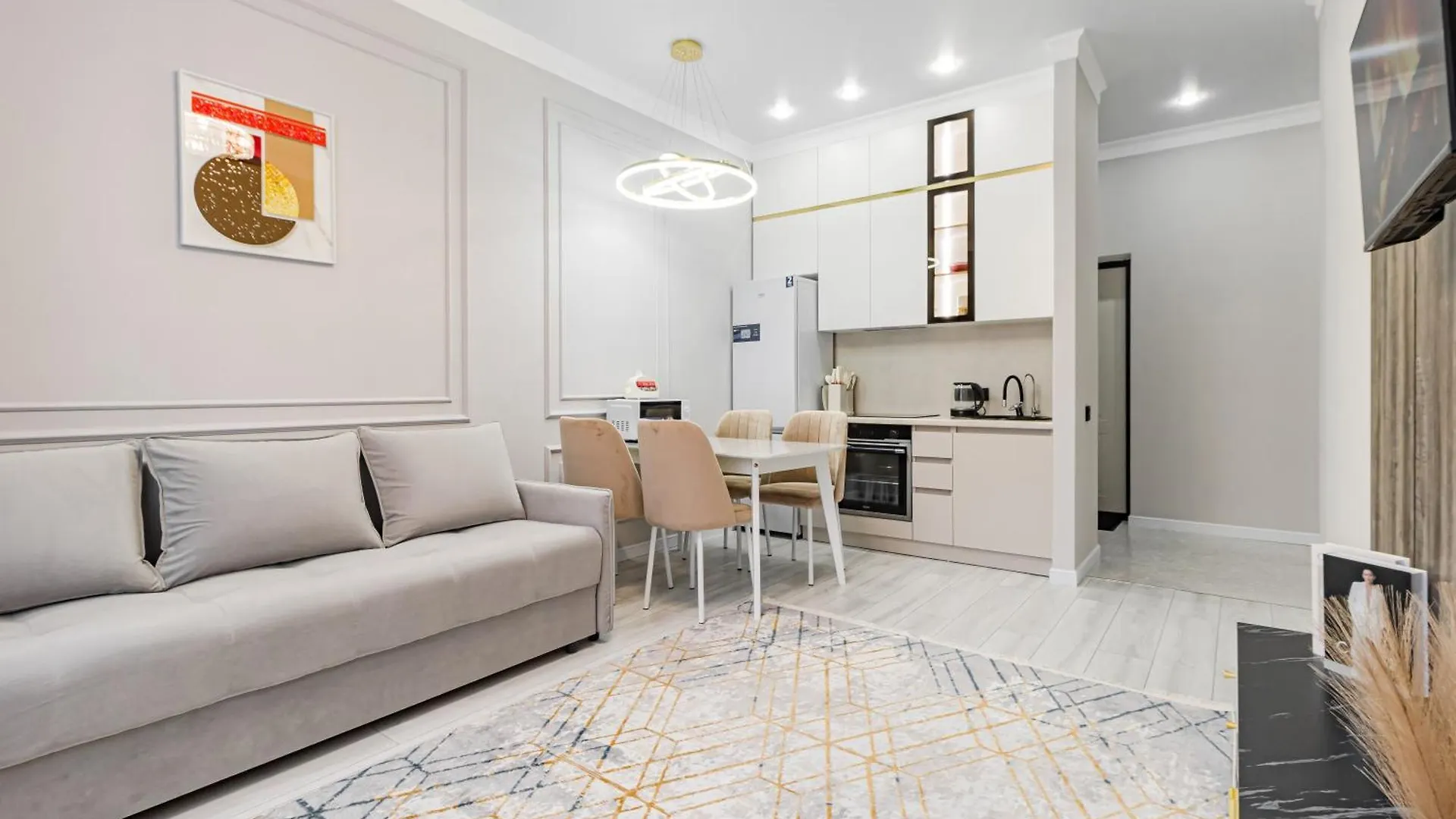 Cozy Neoclassic Apartments Nur-Sultan